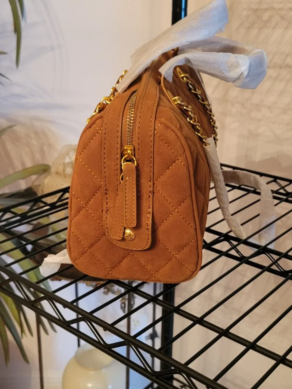 **Suede beauty! Shoulder bag style. No brand. New!